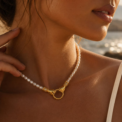 Eterna Holding Hands Necklace
