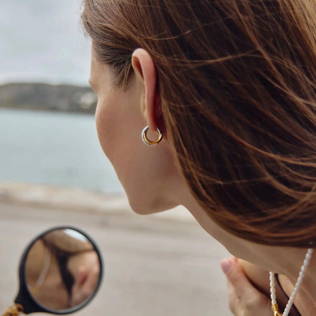 Élan Twist Hoop Earrings